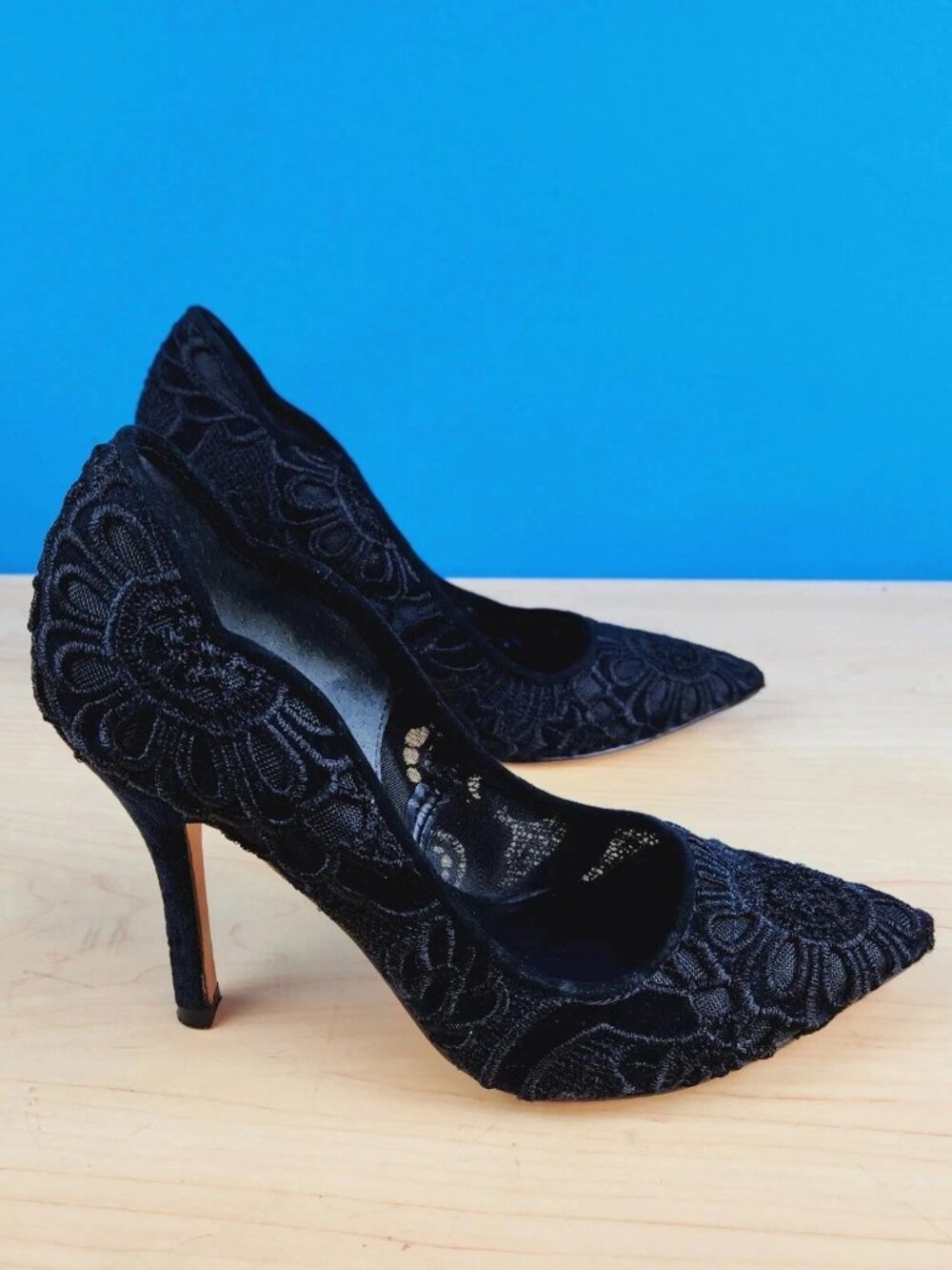 Marc Fisher LTD Black Velvet Floral Embroidered Pointed Toe Pumps Womens Sz 6.5